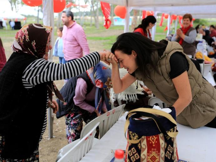 Yeryüzüne İnmiş Kanatsız Melekler; Anneler!