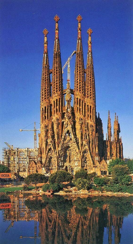 Her Şeye Ara Verin, Çünkü Birazdan Görecekleriniz Buna Değer: Antoni Gaudí'nin Mimarlık Eserleri