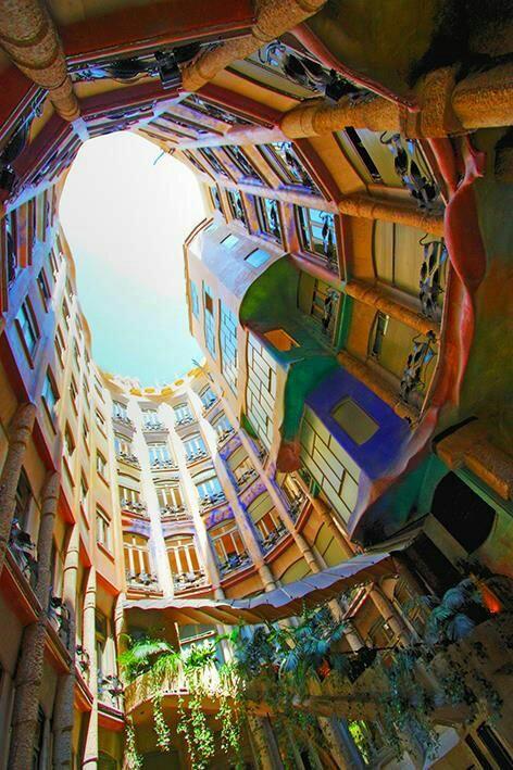 Casa Milà'nın içten görünüşü