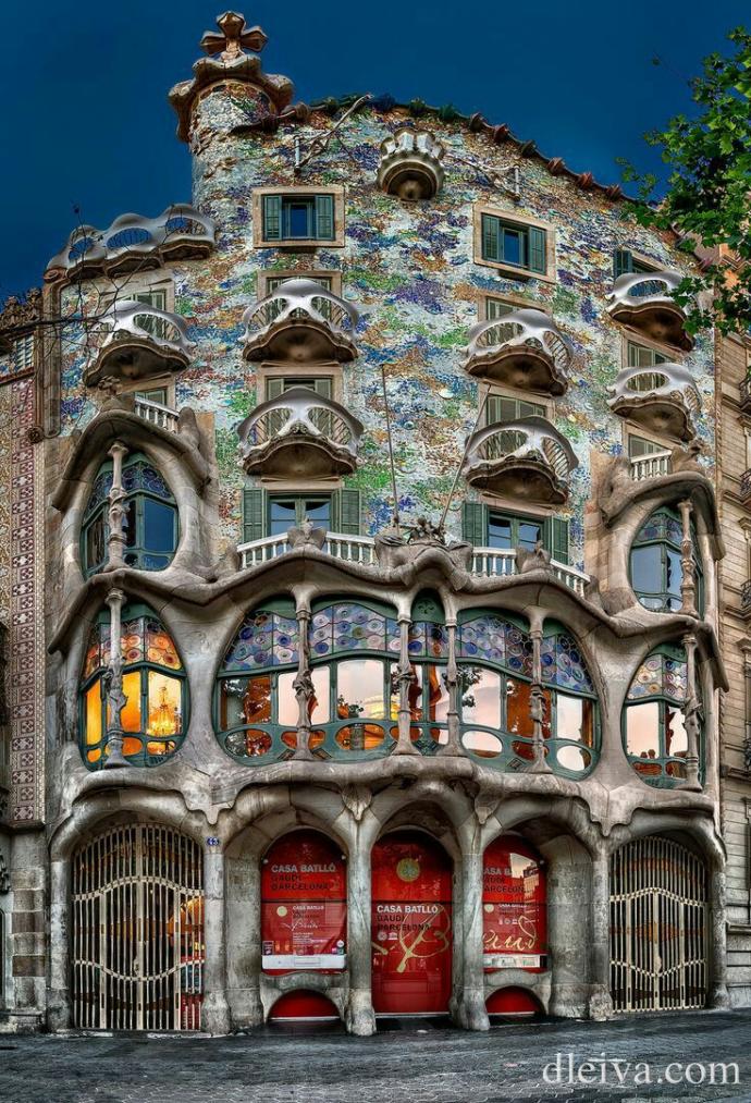 Her Şeye Ara Verin, Çünkü Birazdan Görecekleriniz Buna Değer: Antoni Gaudí'nin Mimarlık Eserleri