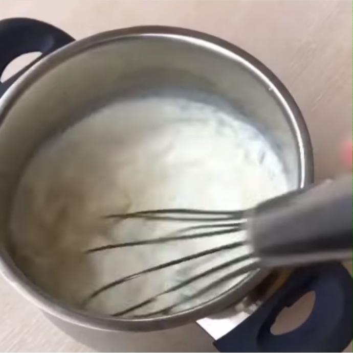 Tam Mevsimindeyken Yapmanız Gereken Bir Tatlı: Çilekli Yaz Pastası!