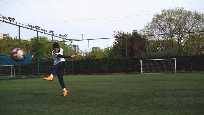 Türk Futbolunun Geleceği Kadında: Kadın Futbolunda Kendi Hikayesini Yazan Mizgin’le Tanışın