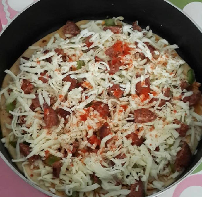 Midenizi Şenlendirecek Tavada Kolay Pizza Nasıl Yapılır?