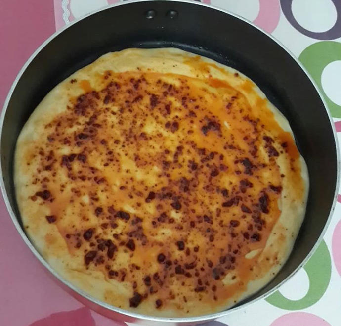 Midenizi Şenlendirecek Tavada Kolay Pizza Nasıl Yapılır?