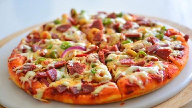 Midenizi Şenlendirecek Tavada Kolay Pizza Nasıl Yapılır?