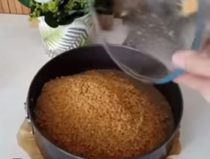 Görünüşü Kadar Tadı da Güzel Bir Tatlı: Karamel Soslu Cheesecake Tarifi