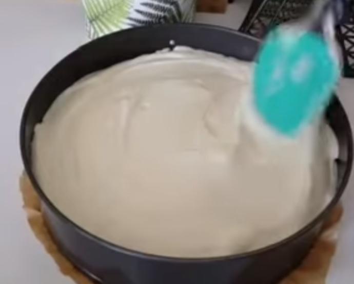 Görünüşü Kadar Tadı da Güzel Bir Tatlı: Karamel Soslu Cheesecake Tarifi