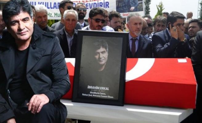 Kalbe Dokunan Şarkıların Efendisi Unutulmadı: 2. Ölüm Yıldönümünde Twitter Kullanıcıları İbrahim Erkalı Şarkılarıyla Andı