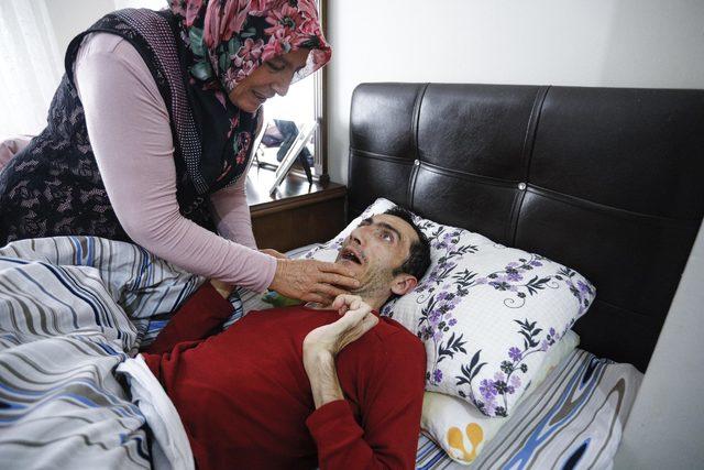 İşte Yılın Annesi: Şahine Kınacı (Doğuştan Bedensel Engelli 3 Çocuğuna Bakıyor)