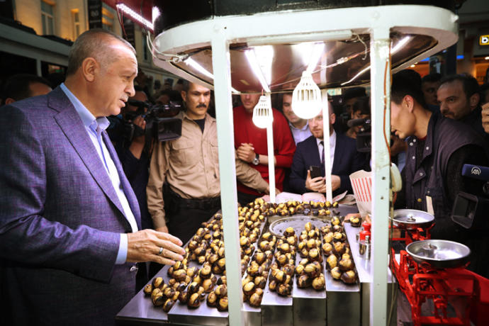 Erdoğan Beyoğlu'nda Tramvaya Bindi, Vatandaşlara