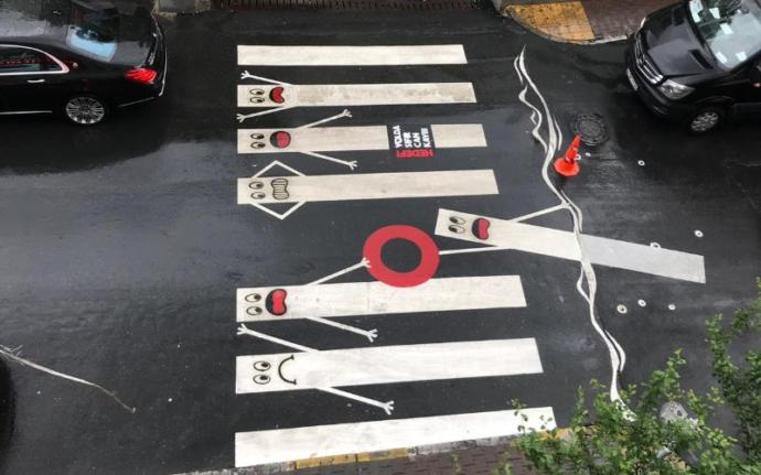 İçişleri Bakanlığı Trafik Haftası Nedeniyle Yollara Grafiti Çizdi: Hedef! Yolda ⭕'sıfır' Can Kaybı