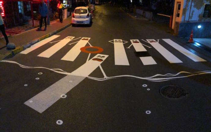 İçişleri Bakanlığı Trafik Haftası Nedeniyle Yollara Grafiti Çizdi: Hedef! Yolda ⭕'sıfır' Can Kaybı