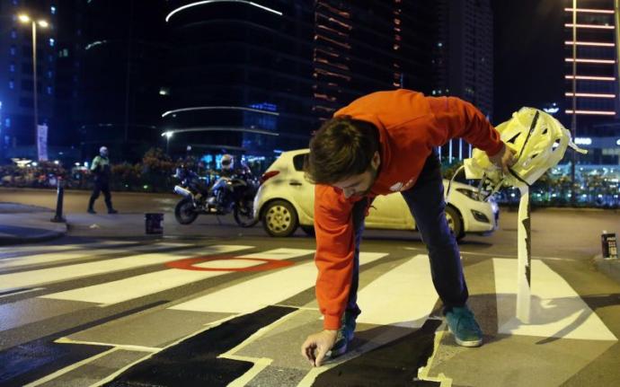 İçişleri Bakanlığı Trafik Haftası Nedeniyle Yollara Grafiti Çizdi: Hedef! Yolda ⭕'sıfır' Can Kaybı