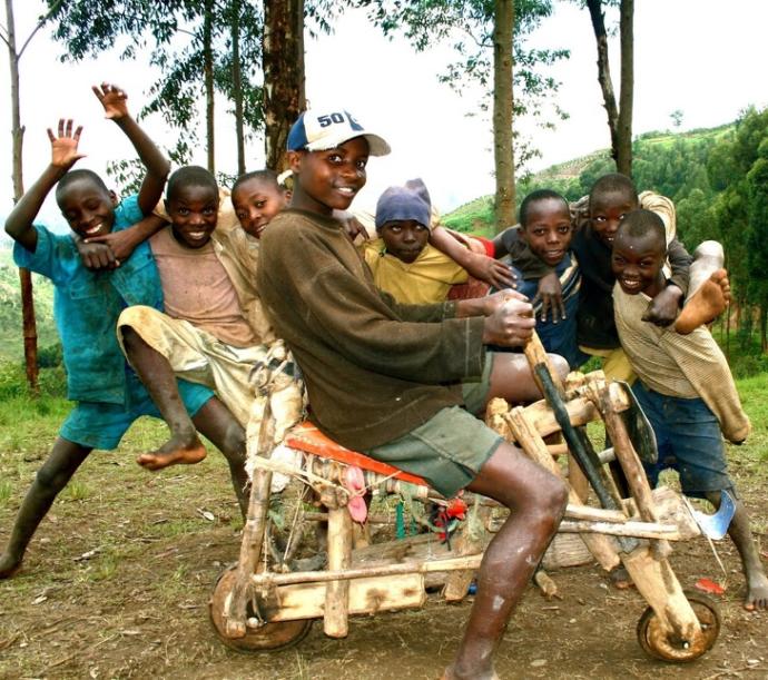 Afrika'nın Yaratıcı Çocuklarının Muhteşem Oyuncakları