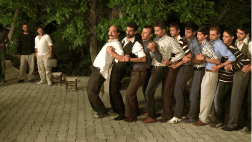Hem Güldüyor Hem Uyandırıyor: Birbirinden İlginç Davulcu Manileri! 🥁