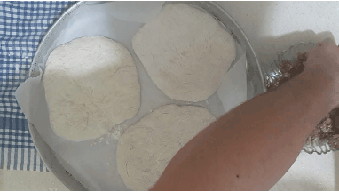 İftar Sofranız İçin Hamuru Çıtır, Kokusu Mis Kavurmalı Ve Yumurtalı Pide!