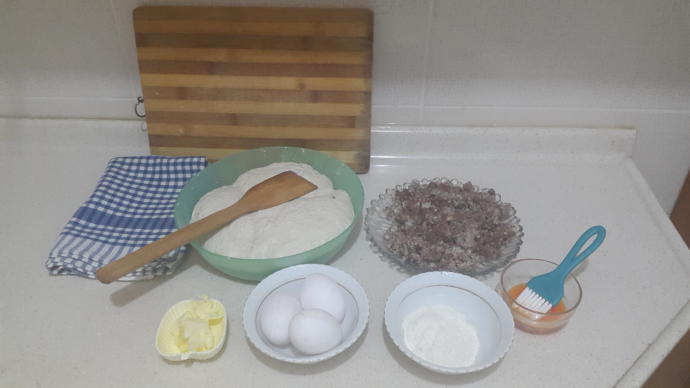 İftar Sofranız İçin Hamuru Çıtır, Kokusu Mis Kavurmalı Ve Yumurtalı Pide!