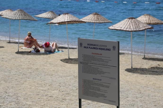 Bu Yaz Bodrum'daki Halk Plajlarında Plastik Şezlonglar Kullanılmayacak