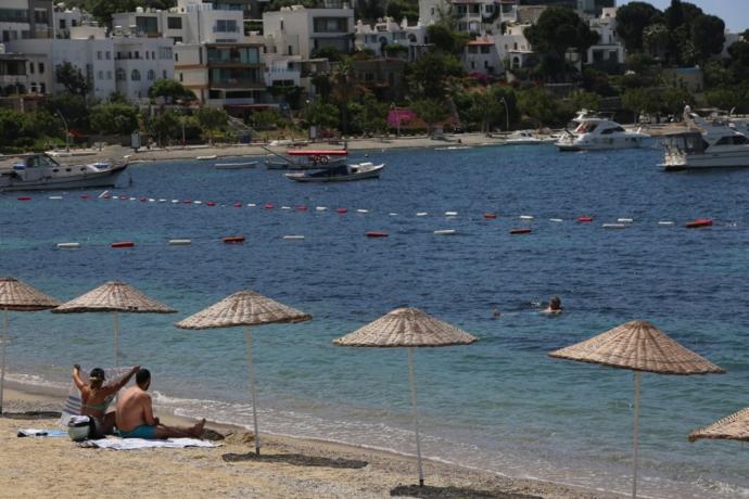 Bu Yaz Bodrum'daki Halk Plajlarında Plastik Şezlonglar Kullanılmayacak