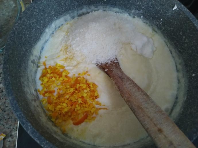 Ramazan'da Fit Kalmak İsteyenler İçin Kalorisi Düşük Bir Tatlım Var: Çikolatalı İrmik Tatlısı!