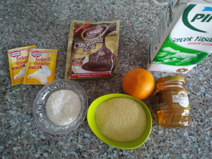 Ramazan'da Fit Kalmak İsteyenler İçin Kalorisi Düşük Bir Tatlım Var: Çikolatalı İrmik Tatlısı!