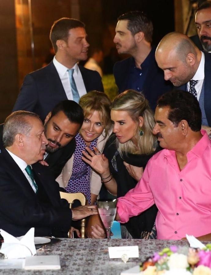 Twitter'da Gündem; Sanat, Siyaset ve Tartışma - Hashtag: #ŞenerŞen