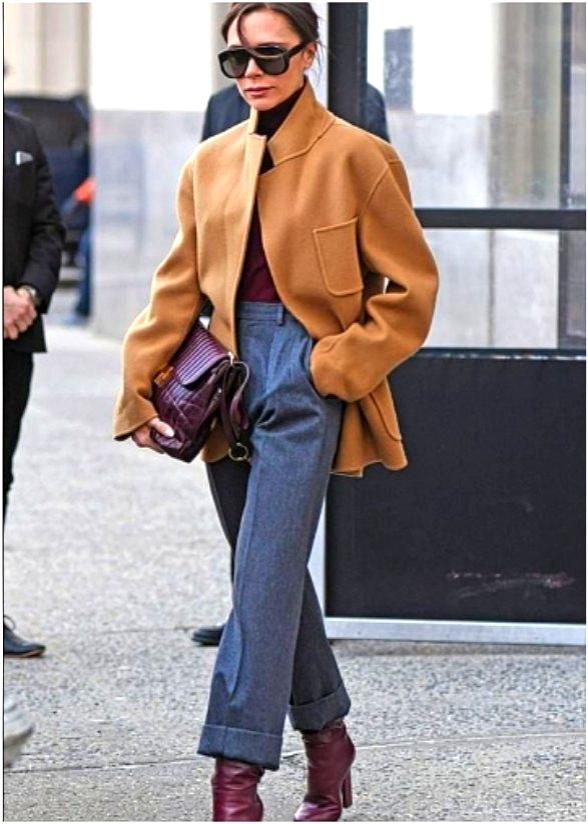 Victoria Beckham'dan koyu renk kombini.