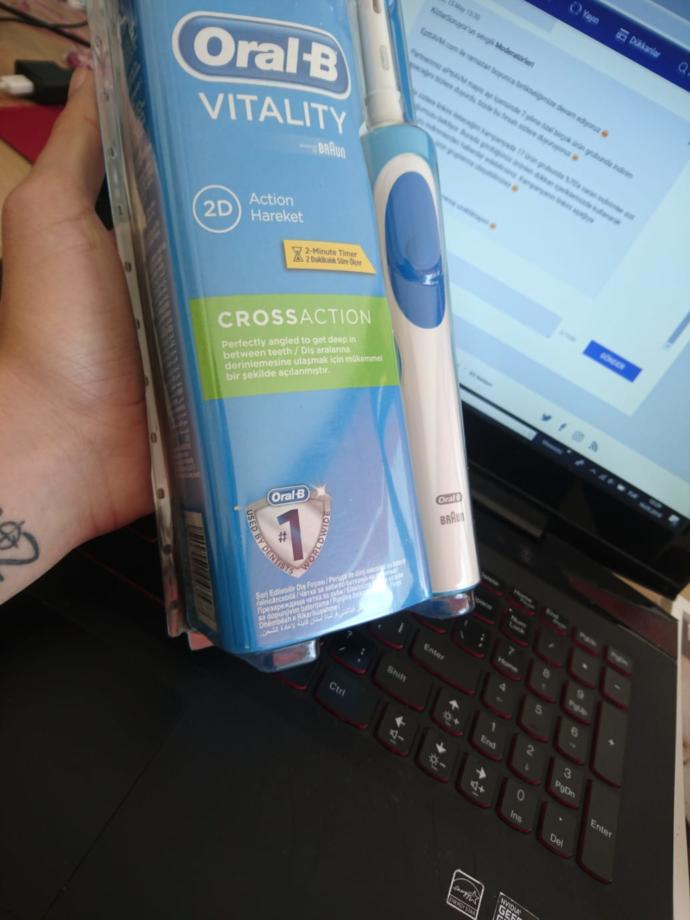 Oral-B D12 Vitality Cross Action 2D Şarjlı Diş Fırçası