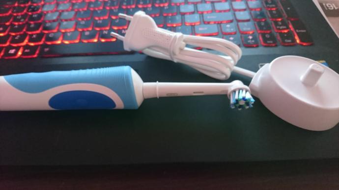 Oral-B D12 Vitality Cross Action 2D Şarjlı Diş Fırçası