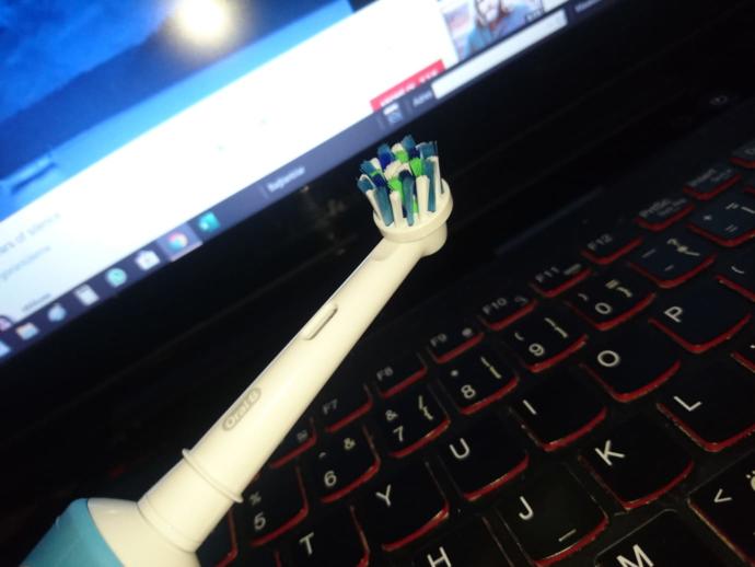Oral-B D12 Vitality Cross Action 2D Şarjlı Diş Fırçası