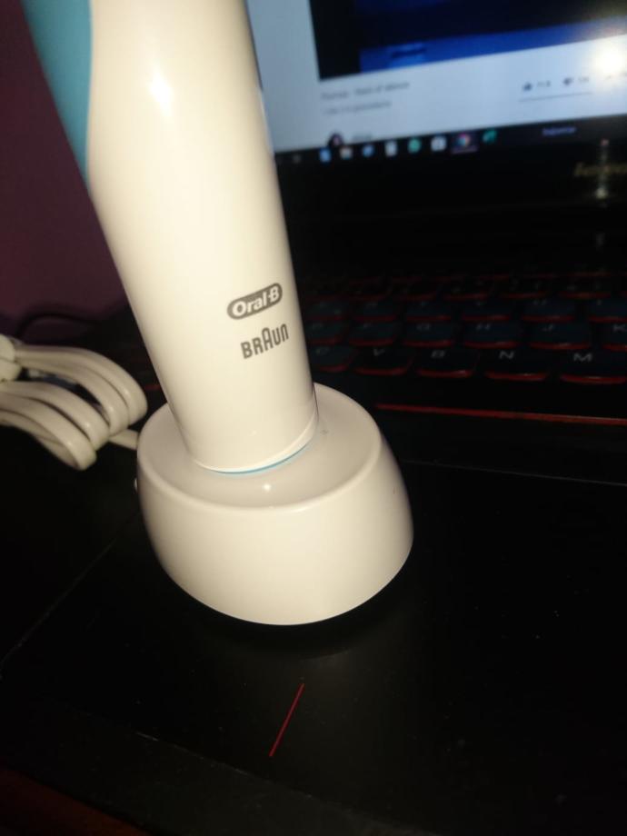 Oral-B D12 Vitality Cross Action 2D Şarjlı Diş Fırçası