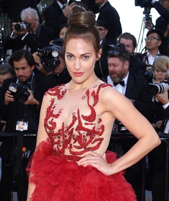 Meryem Uzerli'den Yine Çok Konuşulacak Hareket (Cannes Film Festivali)