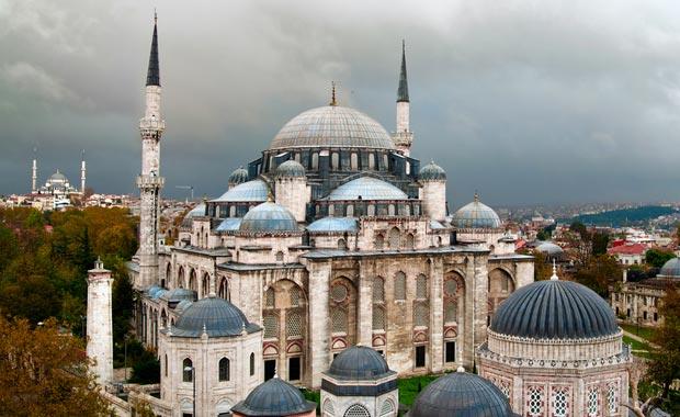 Bir Ramazan Gecesi Peşi Sıra Ziyaret Edebileceğiniz İstanbul'un En Güzel Camileri