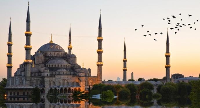 Bir Ramazan Gecesi Peşi Sıra Ziyaret Edebileceğiniz İstanbul'un En Güzel Camileri
