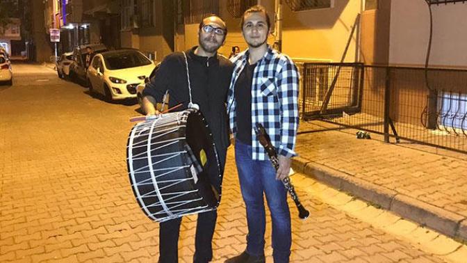 Sahurda Ramazan Davulcusuyla Klarnetçi Bir Araya Gelince (Karaçalı)