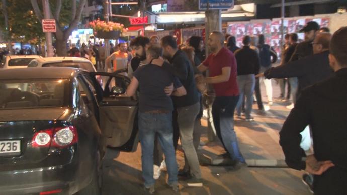 Bağdat Caddesi'nde Şampiyonluğu Kutlayan Galatasaraylı Taraftarlara Saldırı!
