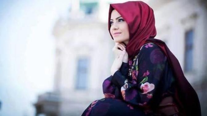 Tesettürlü Kadınlar İçin: Bayramda Bahar Havası Yaşatacak Kombin!