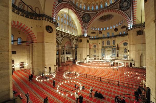 Tarihin ve Kültürün Taşıyıcıları: İstanbul'un Camileri