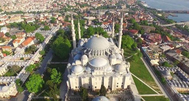 Tarihin ve Kültürün Taşıyıcıları: İstanbul'un Camileri