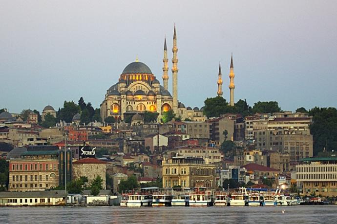 Tarihin ve Kültürün Taşıyıcıları: İstanbul'un Camileri