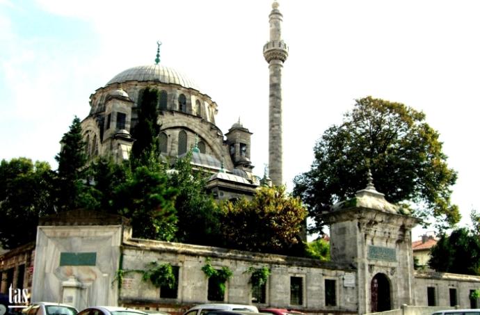 Tarihin ve Kültürün Taşıyıcıları: İstanbul'un Camileri