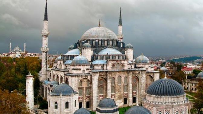 Tarihin ve Kültürün Taşıyıcıları: İstanbul'un Camileri