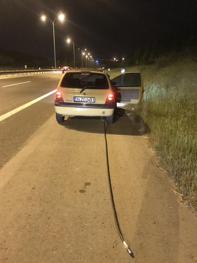 Aracının Arkasında Unutulan Gaz Hortumuyla 40 Km Yol Aldı!