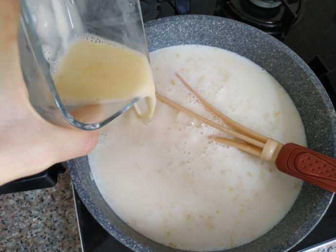Süt ve Pirincin En Güzel ve En Tatlı Hali: Üstü Nar Gibi Kızarmış Fırında Limonlu Sütlaç Tarifi