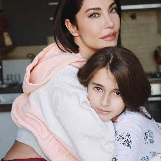 Deniz Akkaya ve Kızı Zeynep