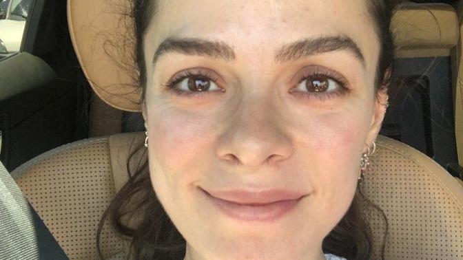 Hadise'den Kadınlara "Makyajsız Fotoğraf Paylaşalım" Çağrısına İlk Destek Özge Özpirinçci'den Geldi