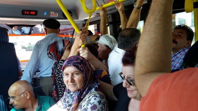 Pınar Altuğ Kötü Kokan Kadınlara ve Erkeklere Seslendi: Deodorant Sürün!