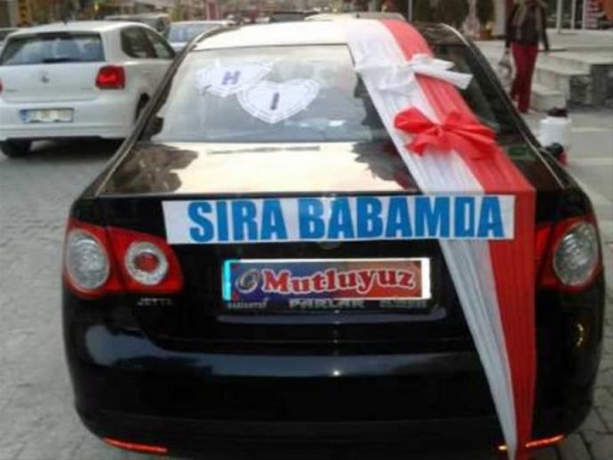 Mutluluğunu Gelin Arabalarına Yansıtan 12 Çılgın Damat