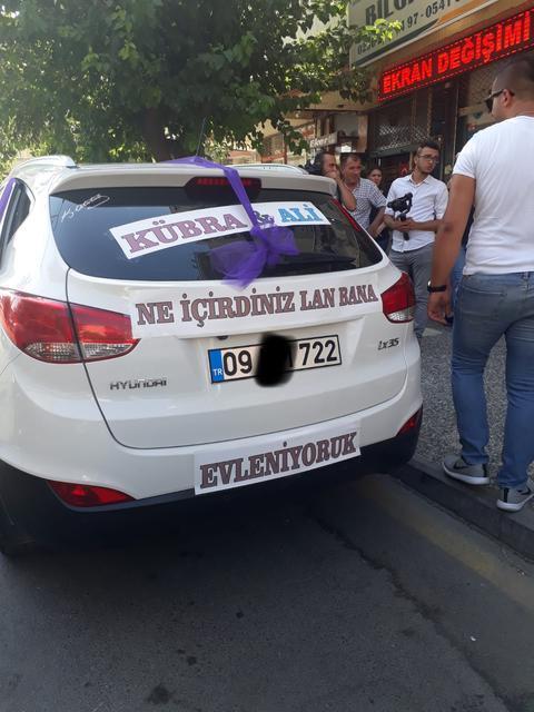 Mutluluğunu Gelin Arabalarına Yansıtan 12 Çılgın Damat