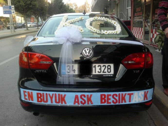 Mutluluğunu Gelin Arabalarına Yansıtan 12 Çılgın Damat